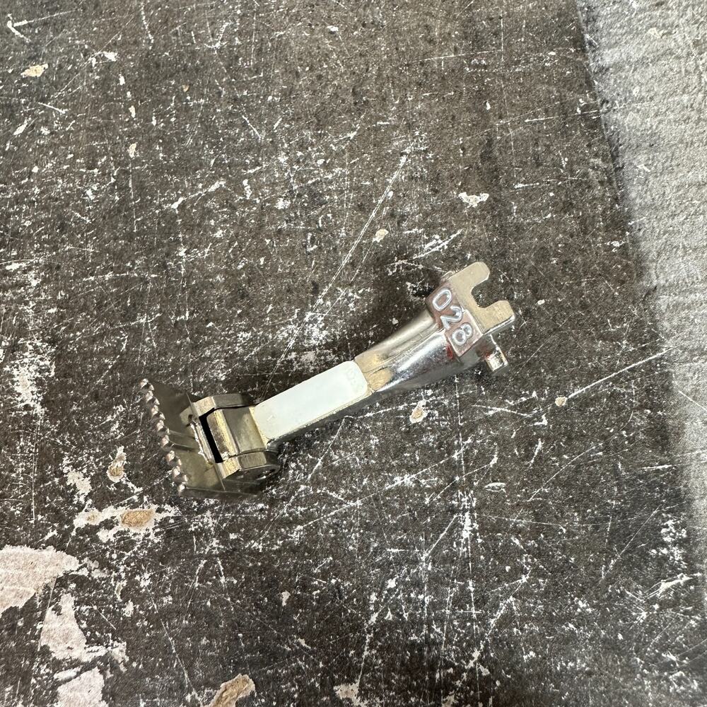 Genuine Vintage‎ Bernina Old Style Presser Foot #028 Pintuck
